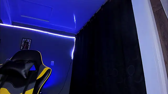 Snapshot of alexgiraldo__ chatting on 7, 11, 2025 alexgiraldo online show from 7, 11, 2025