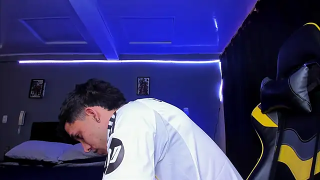 Snapshot of alexgiraldo__ chatting on 13, 11, 2025 alexgiraldo online show from 13, 11, 2025