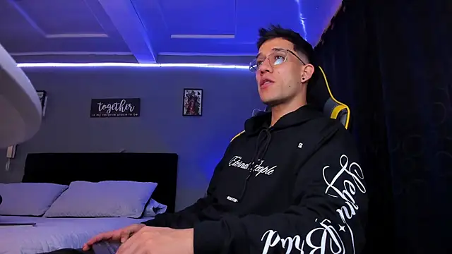 Snapshot of alexgiraldo__ chatting on 2, 12, 2025 alexgiraldo online show from 2, 12, 2025