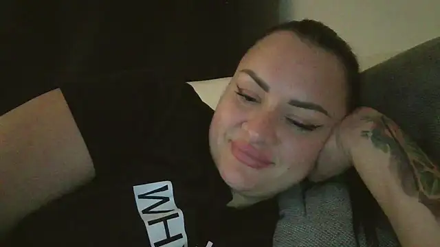 Snapshot of AliTemptress chatting on 5, 10, 2025 AliTemptress online show from 5, 10, 2025