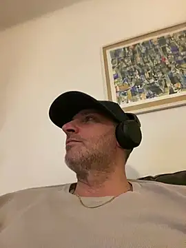 Maurinho3005 online show from 15, 4, 2026