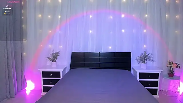 Snapshot of Evolet_Bee chatting on 27, 11, 2025 Evolet Bee online show from 27, 11, 2025