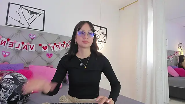 Naughty Couple83 online show from 23, 2, 2026