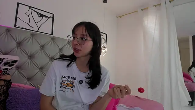 Naughty Couple83 online show from 31, 3, 2026