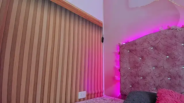 Mila grace  online show from 14, 4, 2026