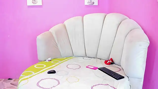 Snapshot of LadyandMaverick chatting on 2, 10, 2025 LadyandMaverick online show from 2, 10, 2025