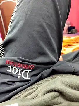 Snapshot of mannu11223 chatting on 5, 12, 2025 mannu11223 online show from 5, 12, 2025