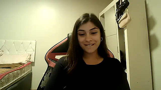 Snapshot of Becca_B chatting on 24, 10, 2025 Becca B online show from 24, 10, 2025