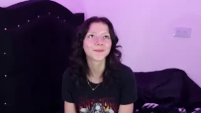 Snapshot of Lovers_cave chatting on 20, 9, 2025 Lovers cave online show from 20, 9, 2025