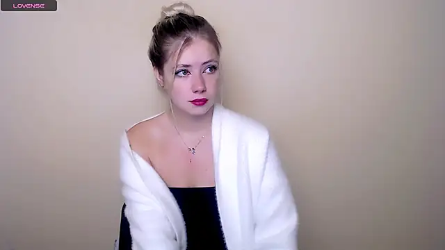 Snapshot of AliceHotty_ chatting on 18, 9, 2025 AliceHotty online show from 18, 9, 2025