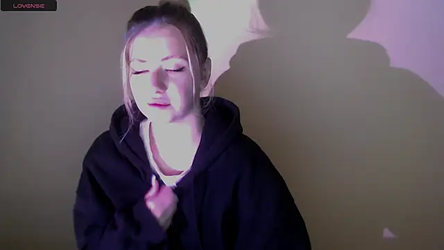 Snapshot of AliceHotty_ chatting on 26, 9, 2025 AliceHotty online show from 26, 9, 2025