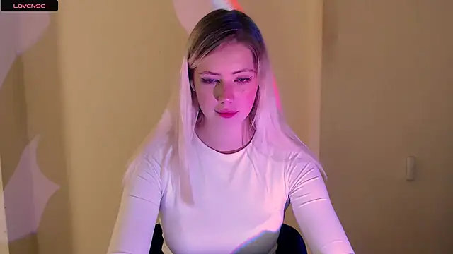 Snapshot of AliceHotty_ chatting on 27, 9, 2025 AliceHotty online show from 27, 9, 2025