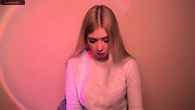 Snapshot of AliceHotty_ chatting on 10, 11, 2025 AliceHotty online show from 10, 11, 2025