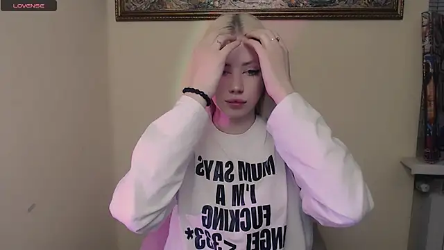 AliceHotty  online show from 28, 3, 2026