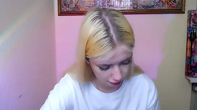 AliceHotty  online show from 13, 4, 2026