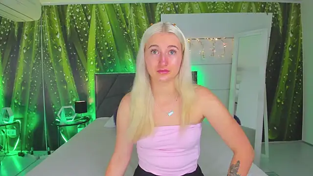 HollyTailors online show from 1, 10, 2025