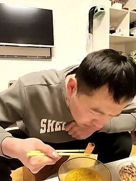 huanhuanaaaaa online show from 15, 12, 2025