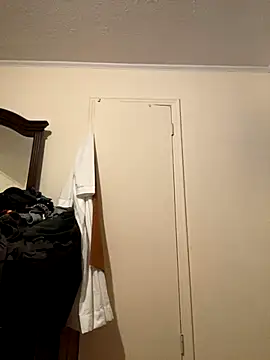 Snapshot of ThickDic28 chatting on 18, 10, 2025 ThickDic28 online show from 18, 10, 2025