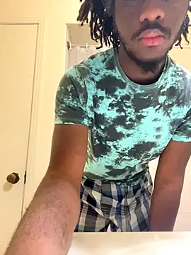 Snapshot of ThickDic28 chatting on 17, 12, 2025 ThickDic28 online show from 17, 12, 2025