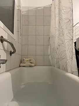 Snapshot of Emilia_Mausi chatting on 28, 11, 2025 Emilia Mausi online show from 28, 11, 2025