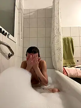 Snapshot of Emilia_Mausi chatting on 15, 12, 2025 Emilia Mausi online show from 15, 12, 2025