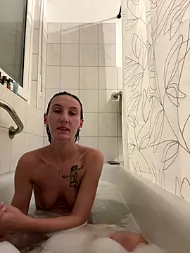 Snapshot of Emilia_Mausi chatting on 16, 12, 2025 Emilia Mausi online show from 16, 12, 2025