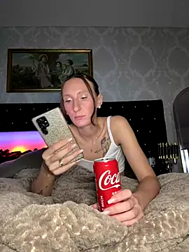 Snapshot of Emilia_Mausi chatting on 17, 12, 2025 Emilia Mausi online show from 17, 12, 2025