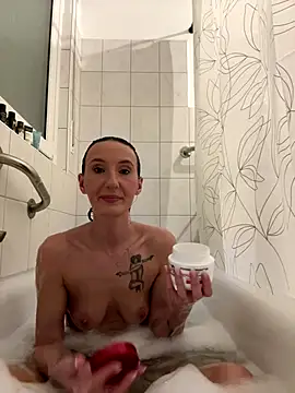 Snapshot of Emilia_Mausi chatting on 20, 12, 2025 Emilia Mausi online show from 20, 12, 2025