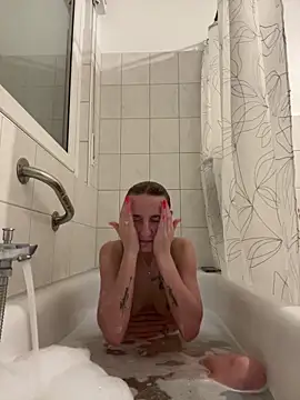 Snapshot of Emilia_Mausi chatting on 5, 1, 2026 Emilia Mausi online show from 5, 1, 2026