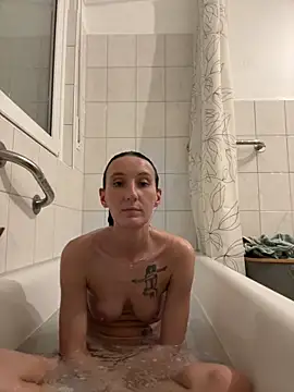 Snapshot of Emilia_Mausi chatting on 3, 4, 2026 Emilia Mausi online show from 3, 4, 2026