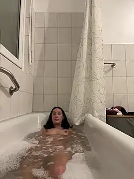 Snapshot of Emilia_Mausi chatting on 13, 4, 2026 Emilia Mausi online show from 13, 4, 2026