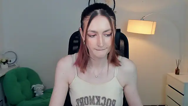 Snapshot of EasterBlink chatting on 13, 11, 2025 EasterBlink online show from 13, 11, 2025