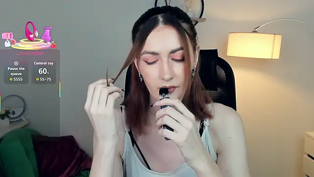 Snapshot of EasterBlink chatting on 27, 11, 2025 EasterBlink online show from 27, 11, 2025