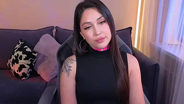 CarolineGuthrie online show from 7, 6, 2026