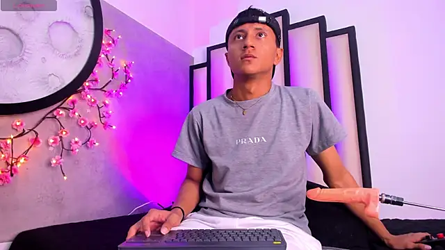 Snapshot of _Leohot_ chatting on 18, 10, 2025 Leohot online show from 18, 10, 2025