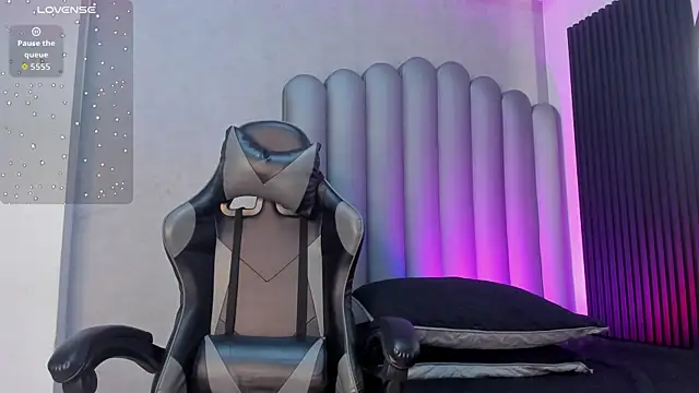 Snapshot of _Leohot_ chatting on 1, 11, 2025 Leohot online show from 1, 11, 2025