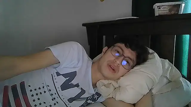 Snapshot of Kevintdx chatting on 21, 11, 2025 Kevintdx online show from 21, 11, 2025