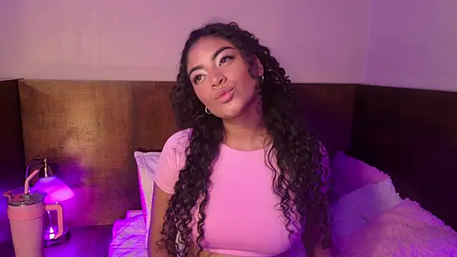 Snapshot of Carly_Monroe_ chatting on 8, 10, 2025 Carly Monroe online show from 8, 10, 2025