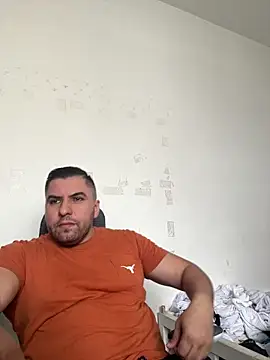 Snapshot of raulgzz4 chatting on 4, 4, 2026 raulgzz4 online show from 4, 4, 2026