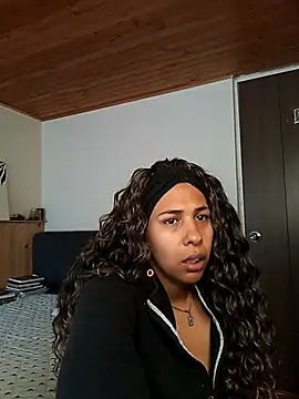 IVONNE COLLINS33 online show from 6, 11, 2025