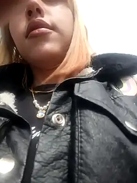 Snapshot of zohet_kriss chatting on 7, 10, 2025 zohet kriss online show from 7, 10, 2025