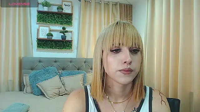 Snapshot of zohet_kriss chatting on 14, 10, 2025 zohet kriss online show from 14, 10, 2025