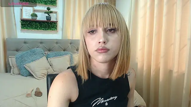 Snapshot of zohet_kriss chatting on 16, 10, 2025 zohet kriss online show from 16, 10, 2025