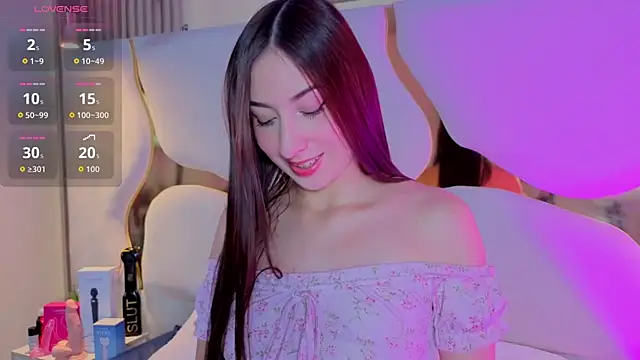 Snapshot of SofiJones_ chatting on 4, 12, 2025 SofiJones online show from 4, 12, 2025