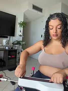 Snapshot of allybluee777 chatting on 2, 12, 2025 allybluee777 online show from 2, 12, 2025