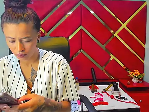 Snapshot of Kataleya_Luck chatting on 5, 12, 2025 Kataleya Luck online show from 5, 12, 2025