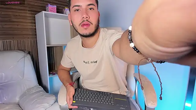 Axel grey  online show from 4, 10, 2025