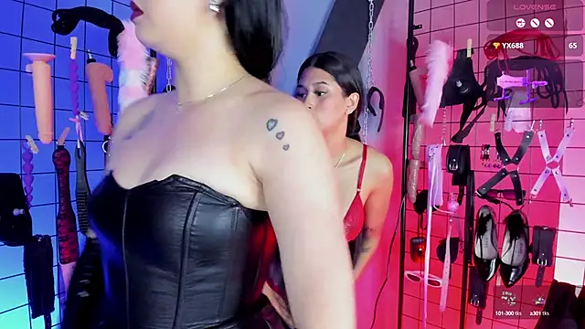 Snapshot of VictoryaLiah_BDSM chatting on 10, 9, 2025 VictoryaLiah BDSM online show from 10, 9, 2025