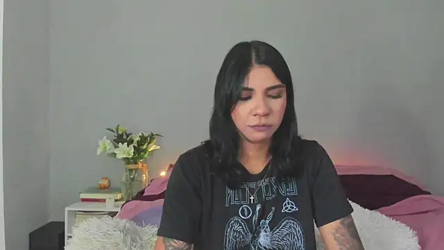 Snapshot of Laura-angeel chatting on 26, 11, 2025 Laura-angeel online show from 26, 11, 2025