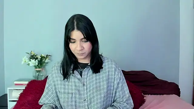 Snapshot of Laura-angeel chatting on 27, 11, 2025 Laura-angeel online show from 27, 11, 2025